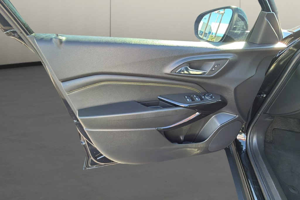 2025 Chevrolet Trax LT - Photo 10