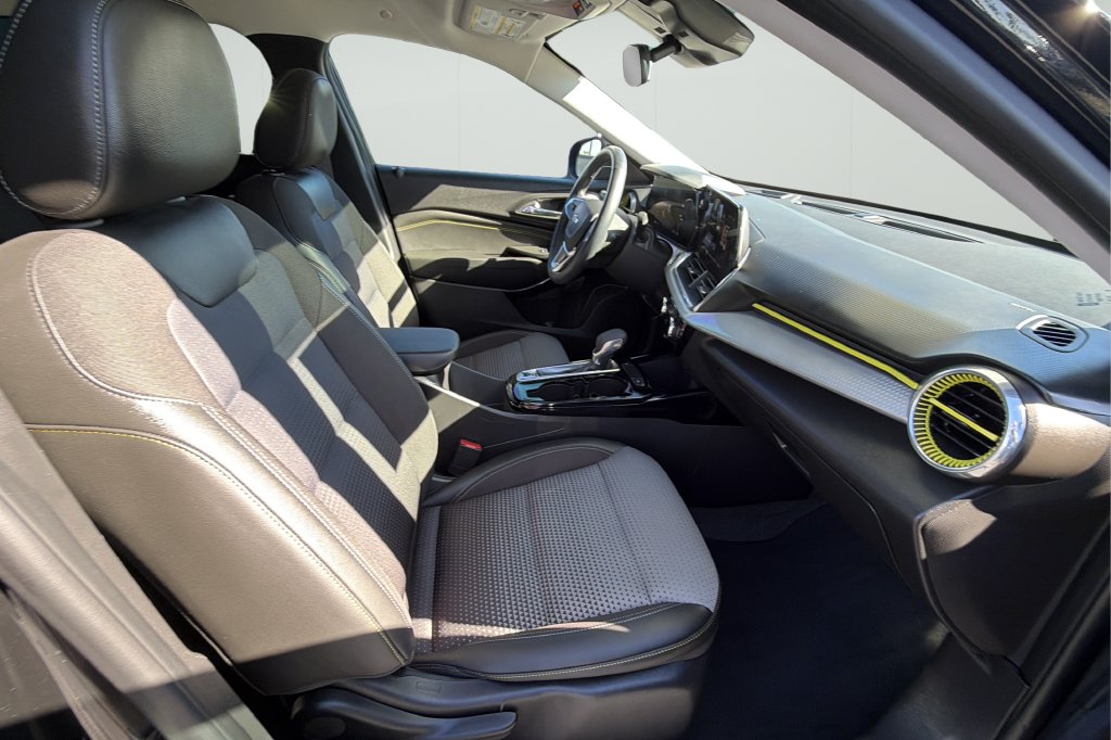 2025 Chevrolet Trax LT - Photo 11