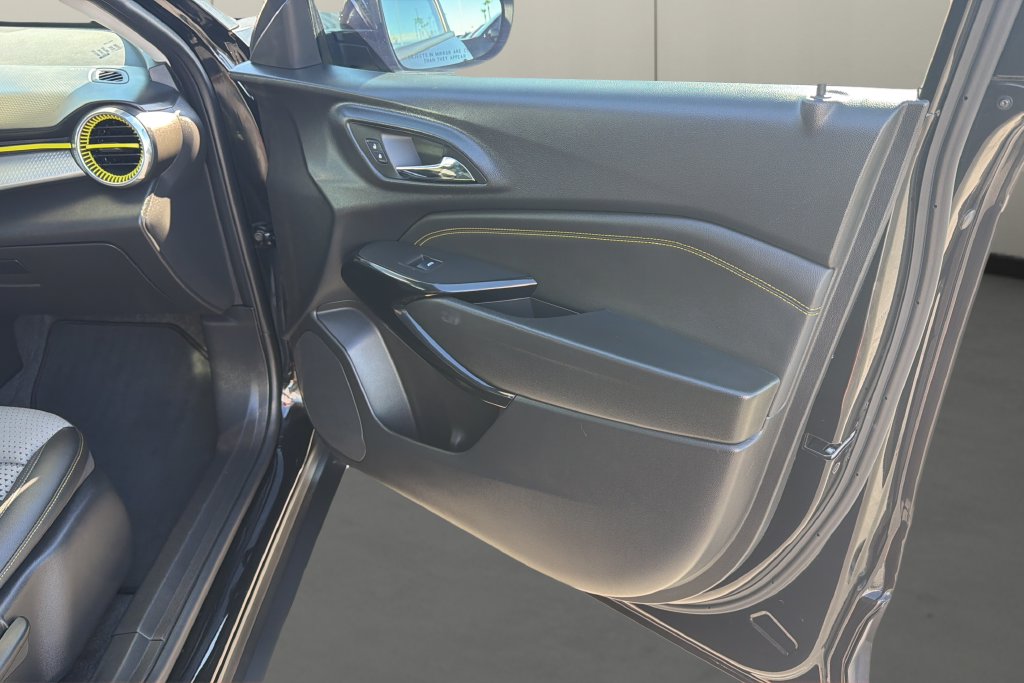 2025 Chevrolet Trax LT - Photo 13