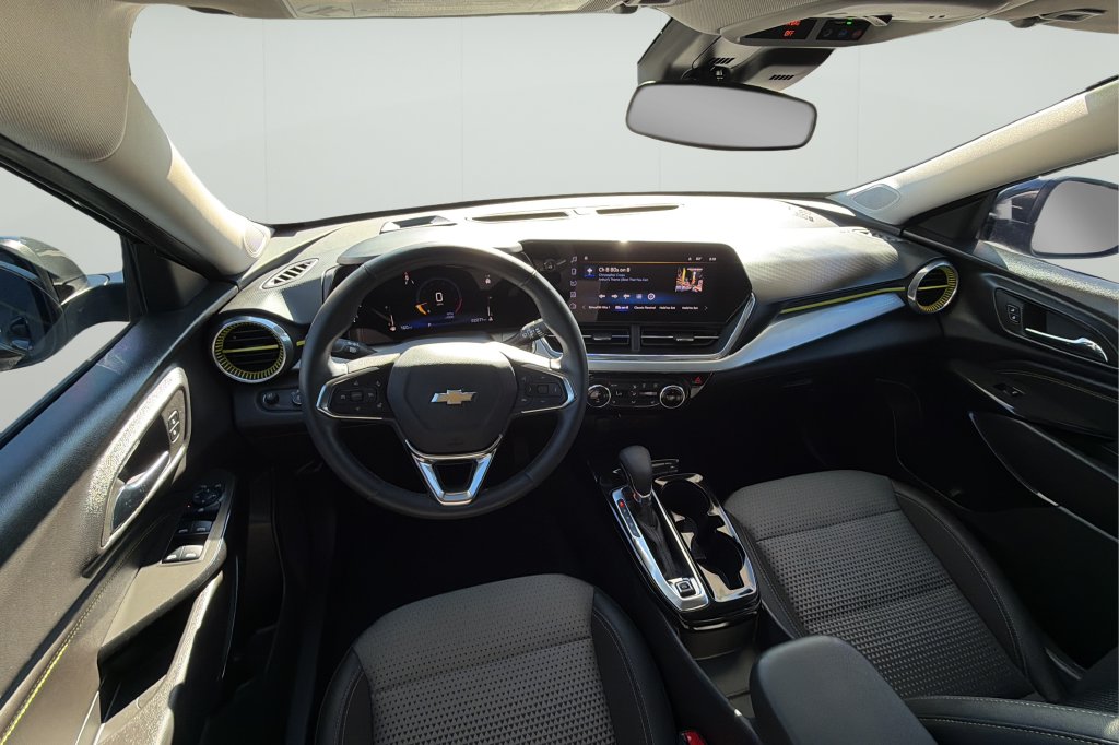 2025 Chevrolet Trax LT - Photo 17
