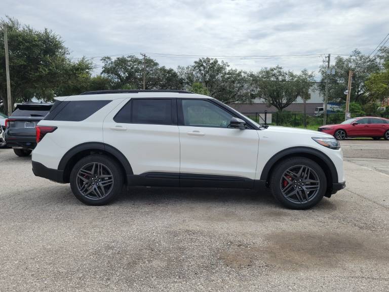2027 Ford Explorer ST-Line