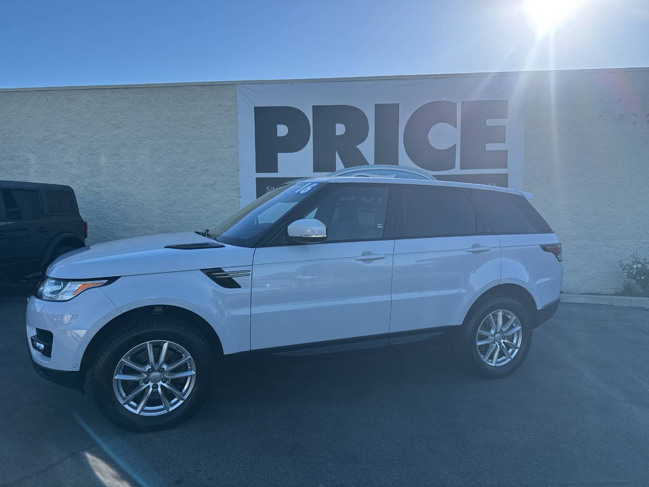 Used 2016 Land Rover Range Rover Sport SE with VIN SALWG2VF2GA568083 for sale in Simi Valley, CA