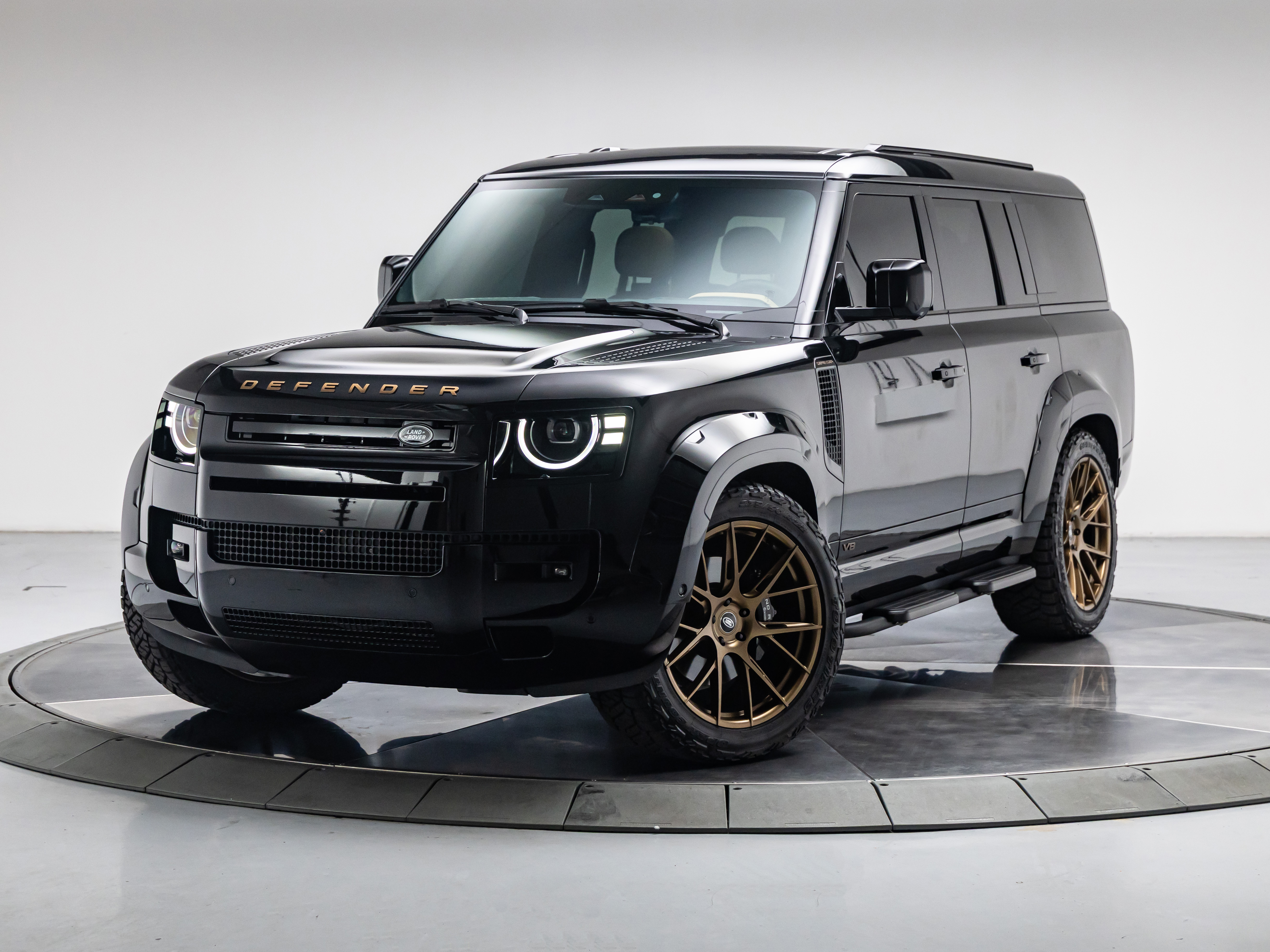 New 2026 Land Rover Defender P500 V8
