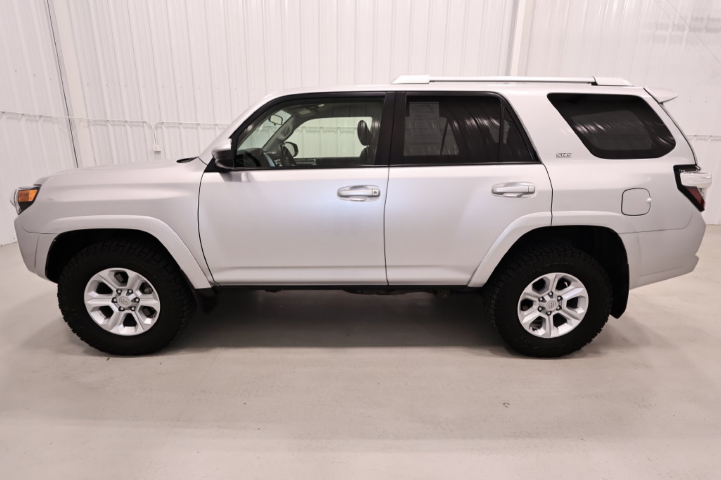 2016 Toyota 4Runner SR5 - Photo 6