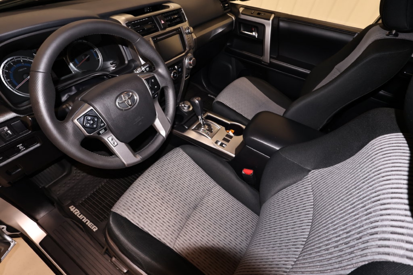 2016 Toyota 4Runner SR5 - Photo 29
