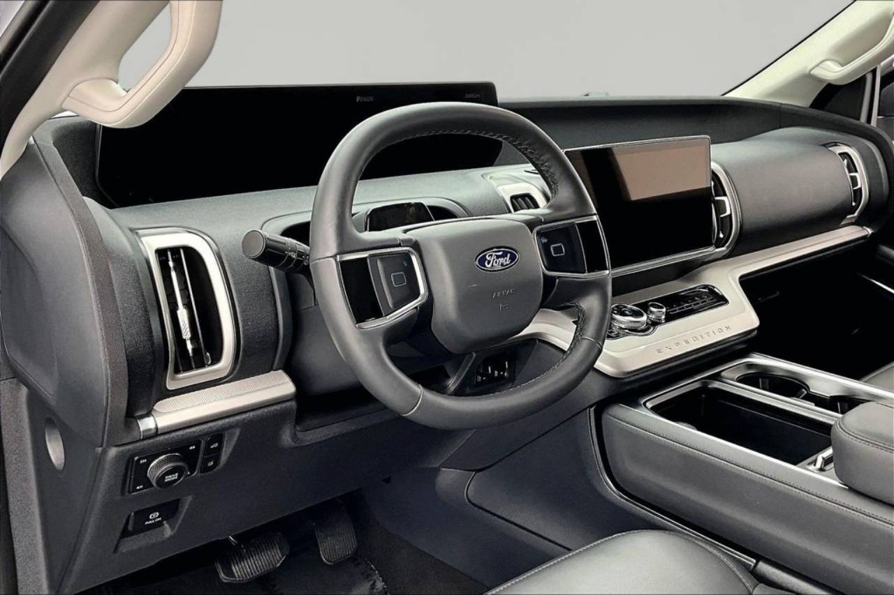 2026 Ford Expedition Active - Photo 13