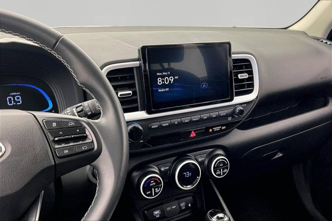 2024 Hyundai Venue Limited - Photo 6