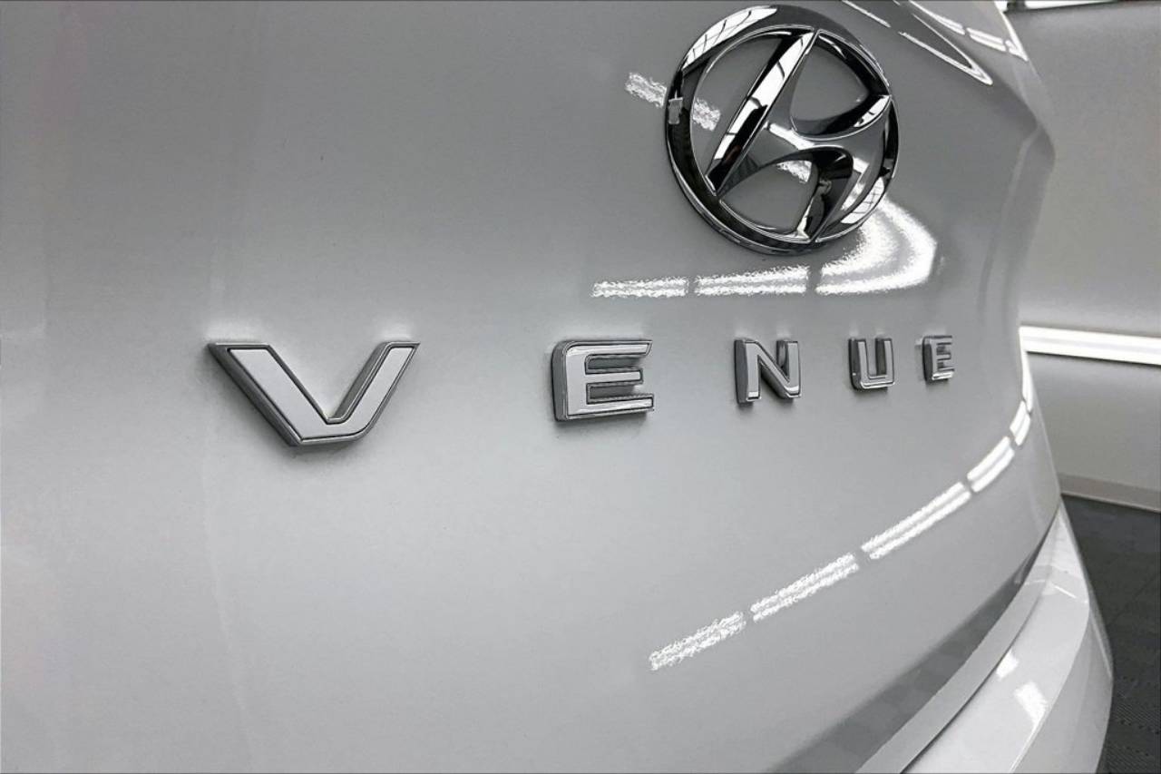 2024 Hyundai Venue Limited - Photo 8