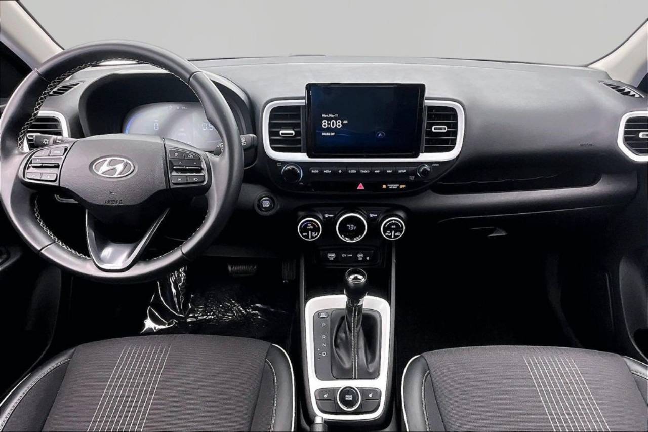 2024 Hyundai Venue Limited - Photo 16
