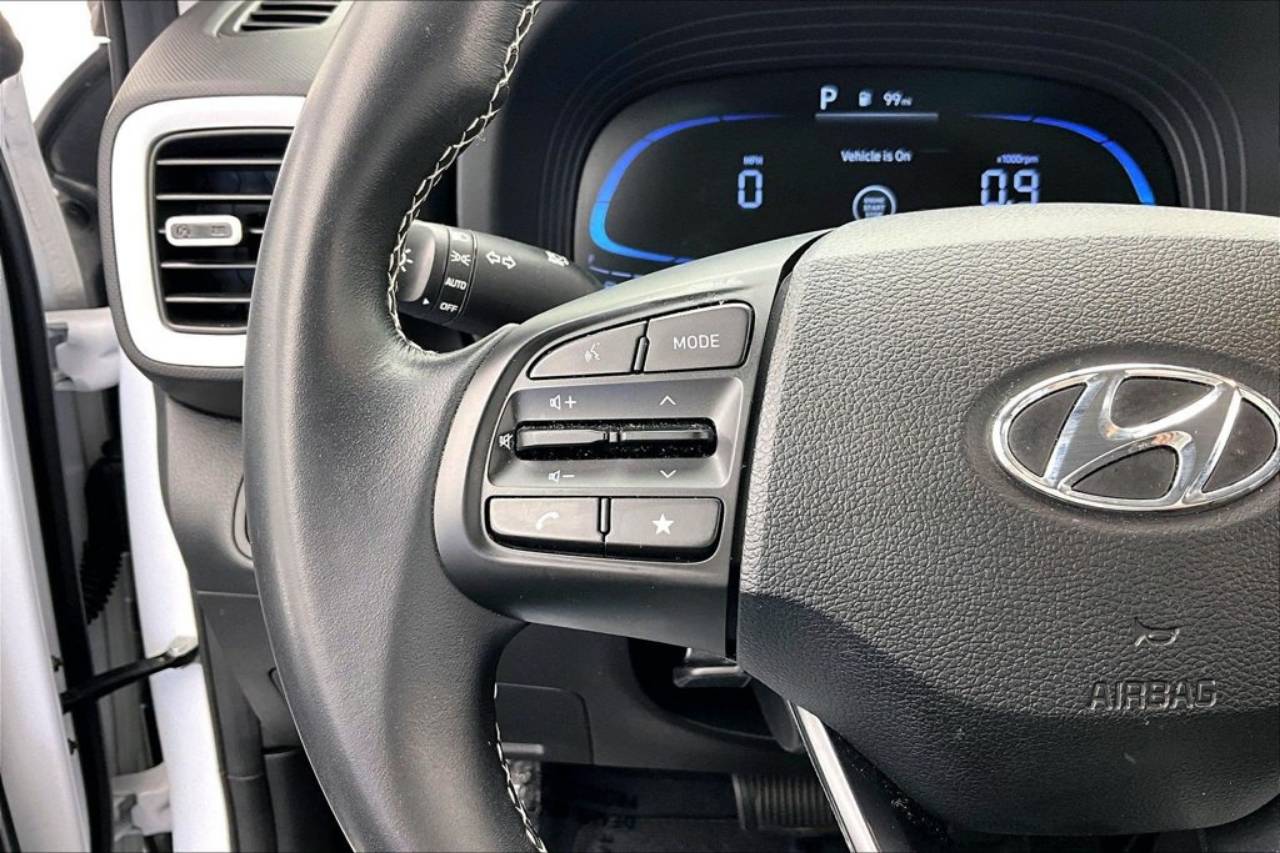 2024 Hyundai Venue Limited - Photo 18