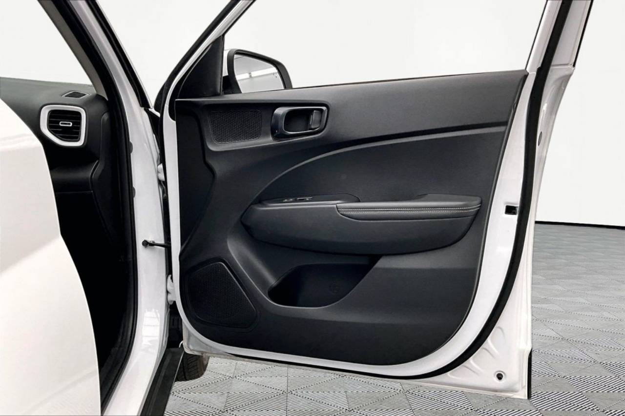 2024 Hyundai Venue Limited - Photo 24