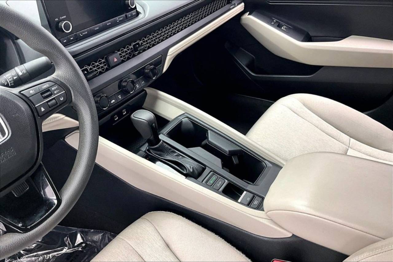 2025 Honda Accord LX - Photo 15