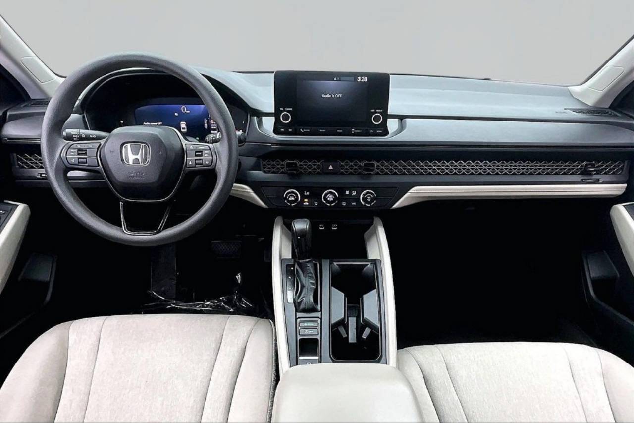 2025 Honda Accord LX - Photo 16