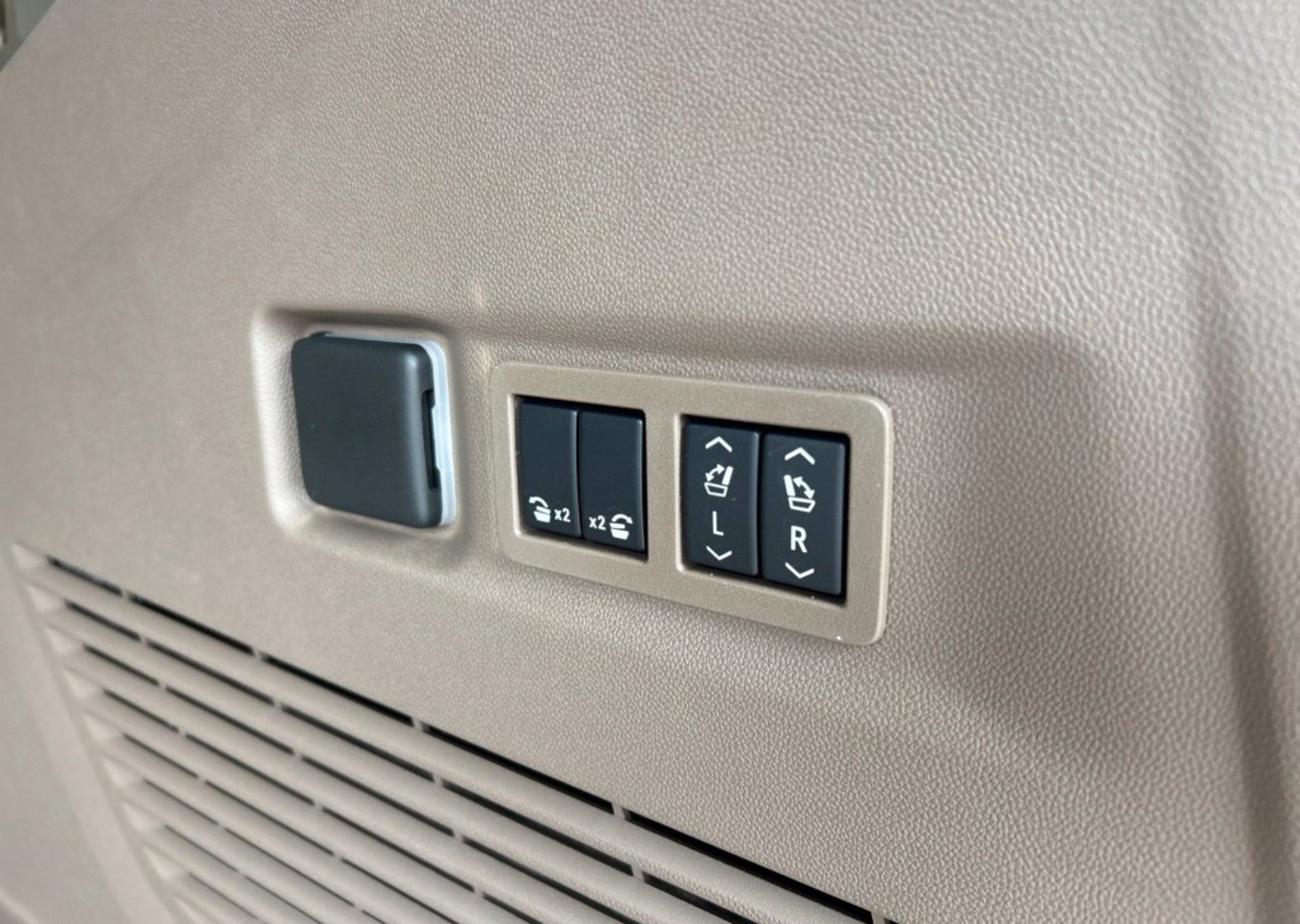 2027 GMC Yukon XL Denali - Photo 114