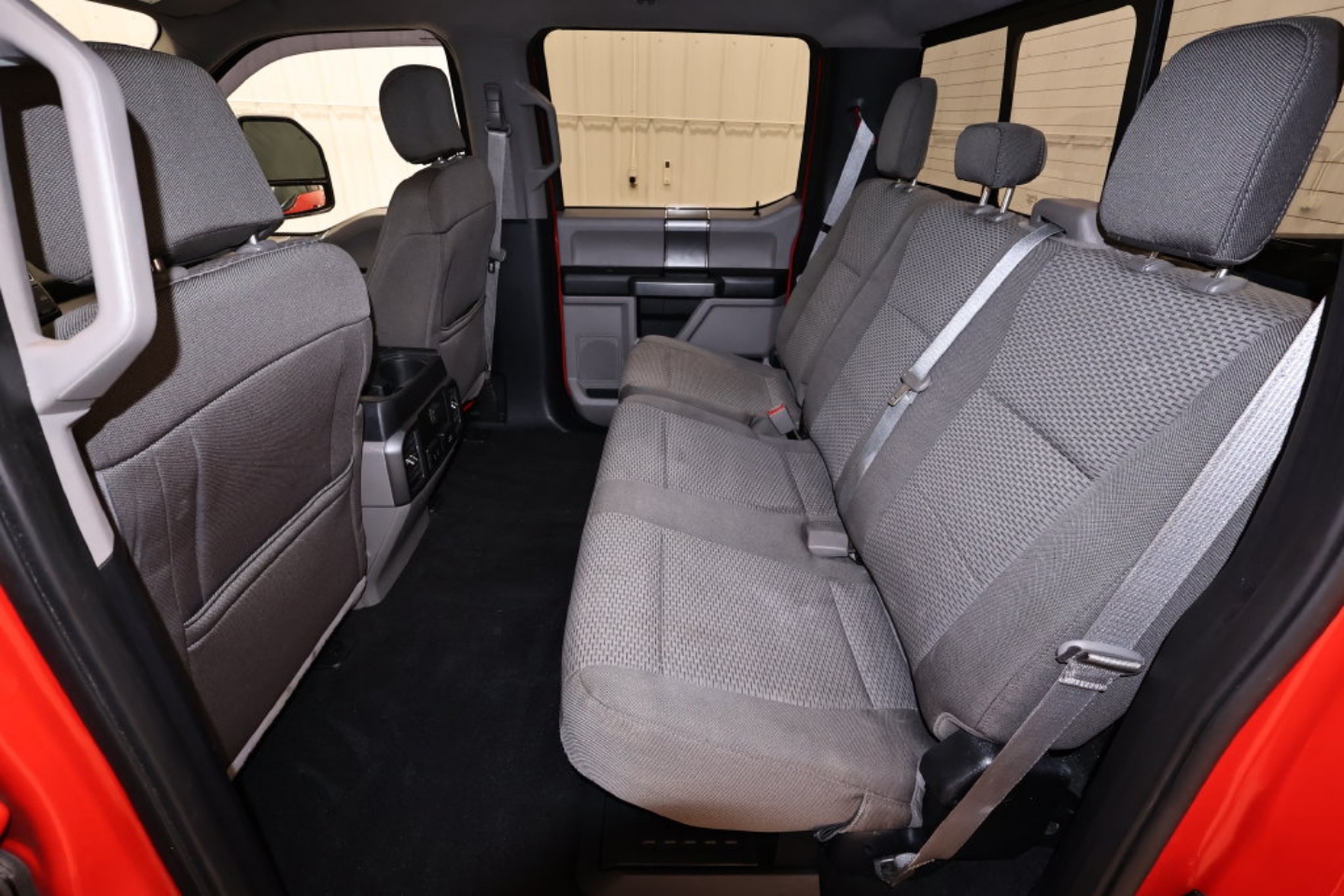 2019 Ford F-350 Super Duty XLT - Photo 17