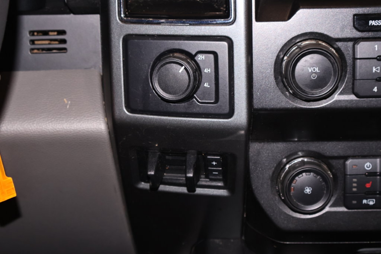 2019 Ford F-350 Super Duty XLT - Photo 28
