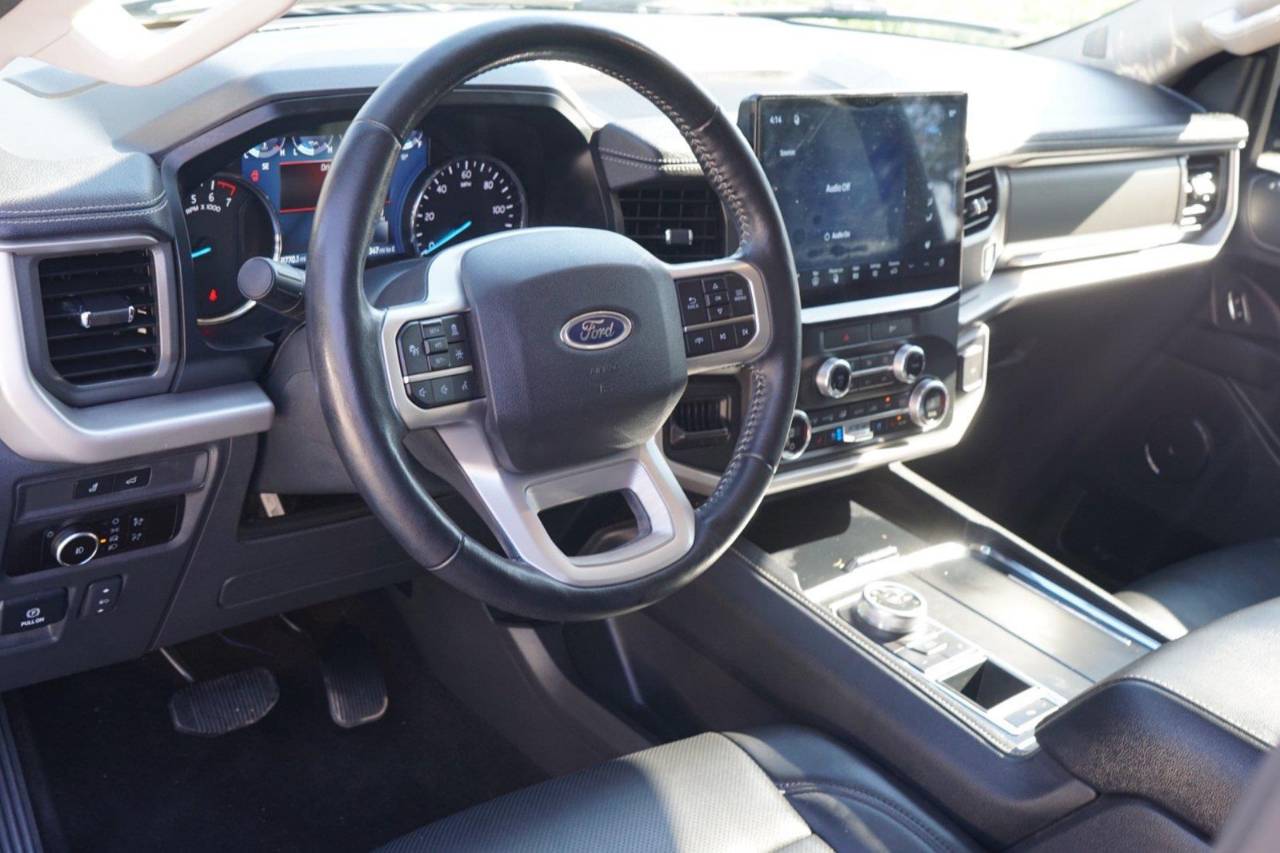 Used 2023 Ford Expedition XLT, photo 8