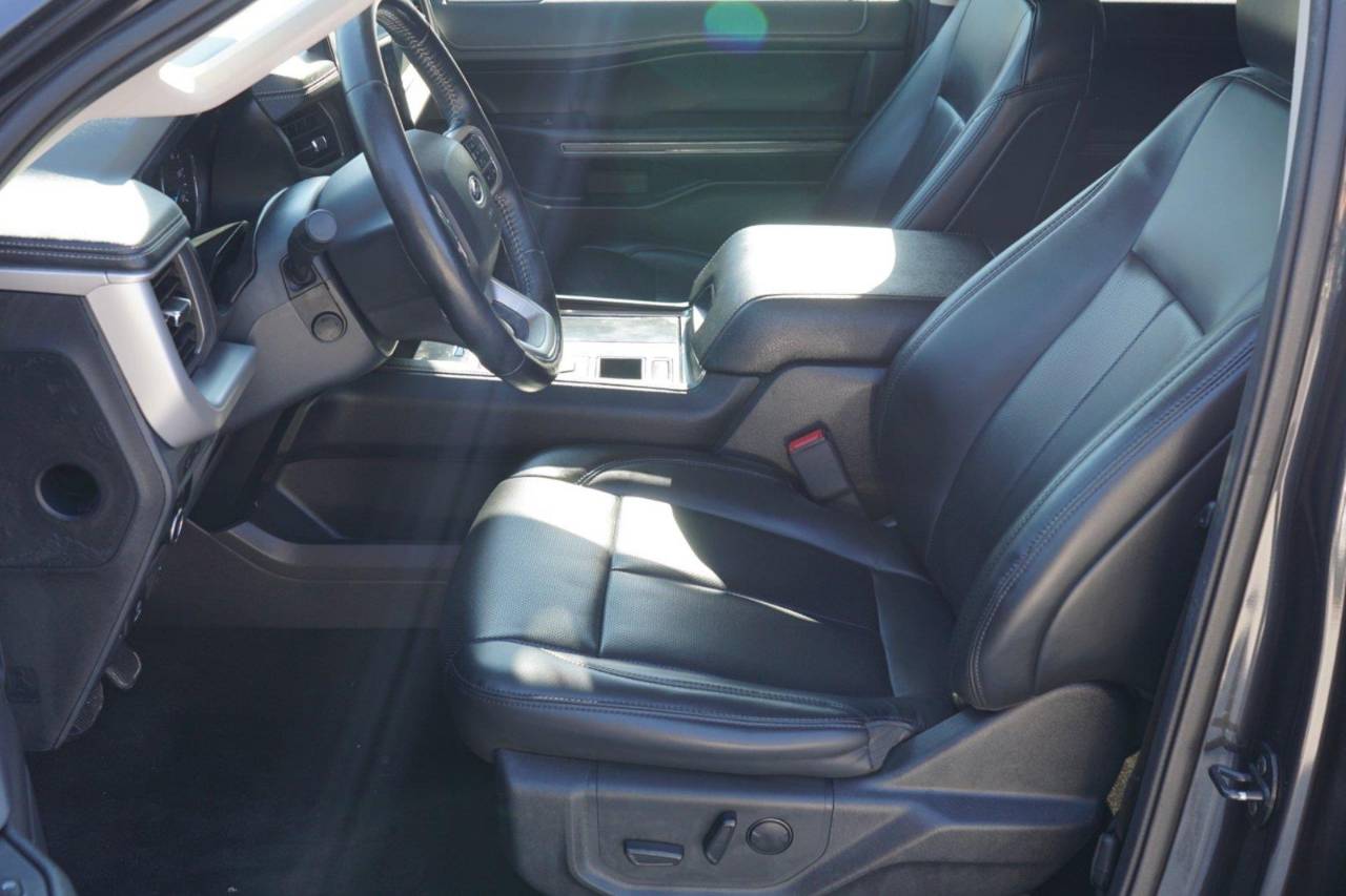 Used 2023 Ford Expedition XLT, photo 9