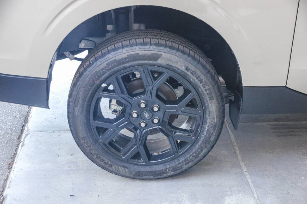2025 Ford Maverick XLT - Photo 12