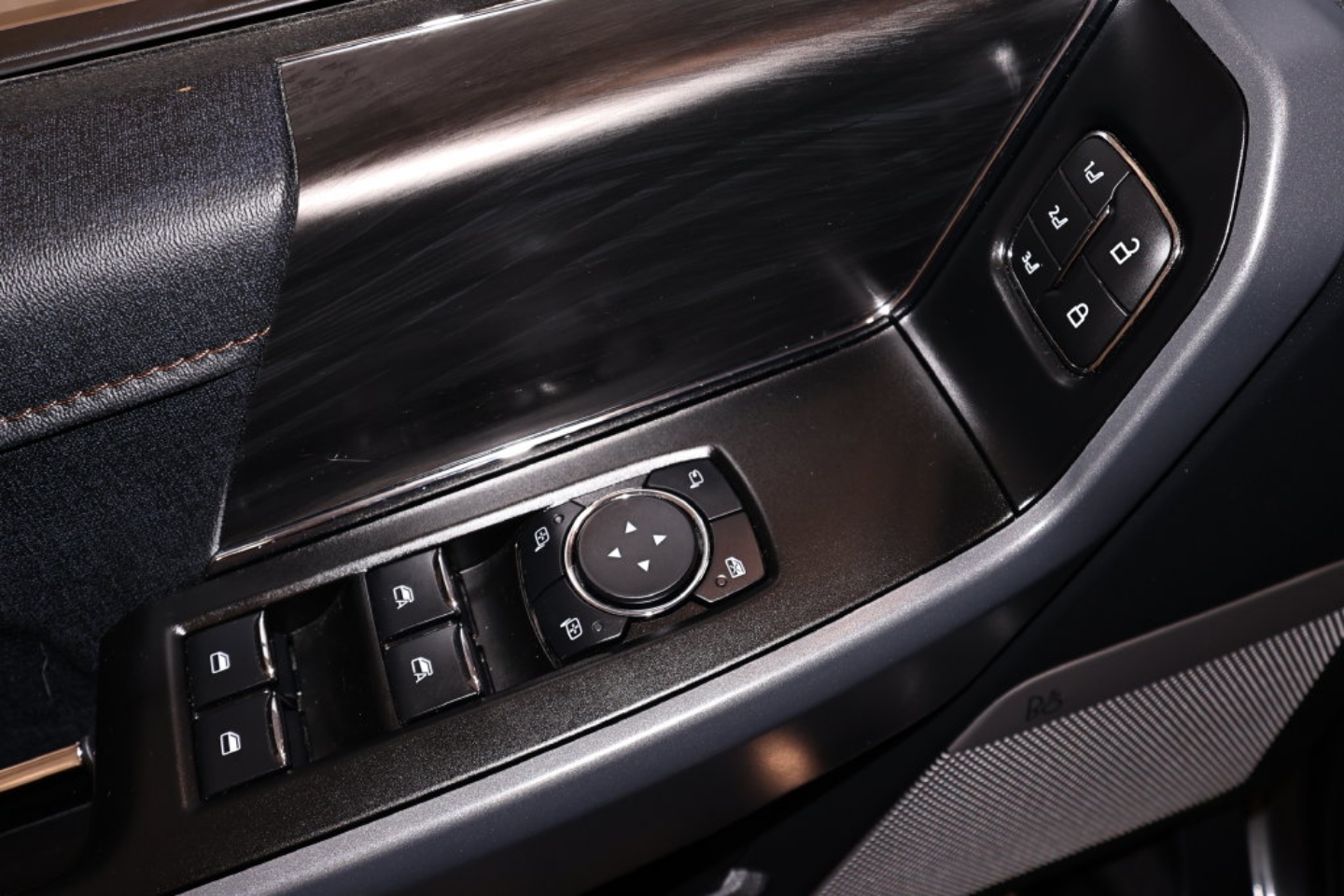 2024 Ford F-150 Lariat - Photo 12