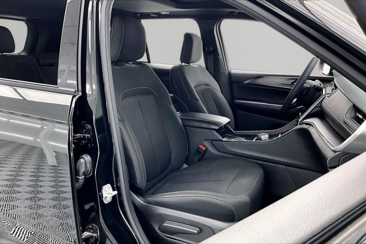 2025 Jeep Grand Cherokee Laredo - Photo 7