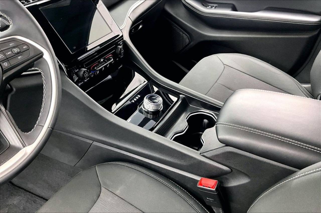 2025 Jeep Grand Cherokee Laredo - Photo 15