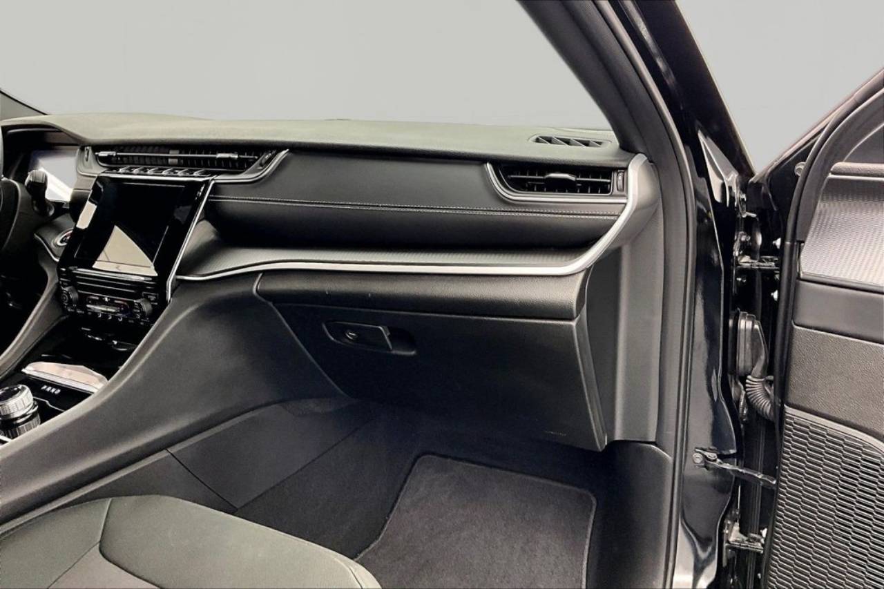 2025 Jeep Grand Cherokee Laredo - Photo 17
