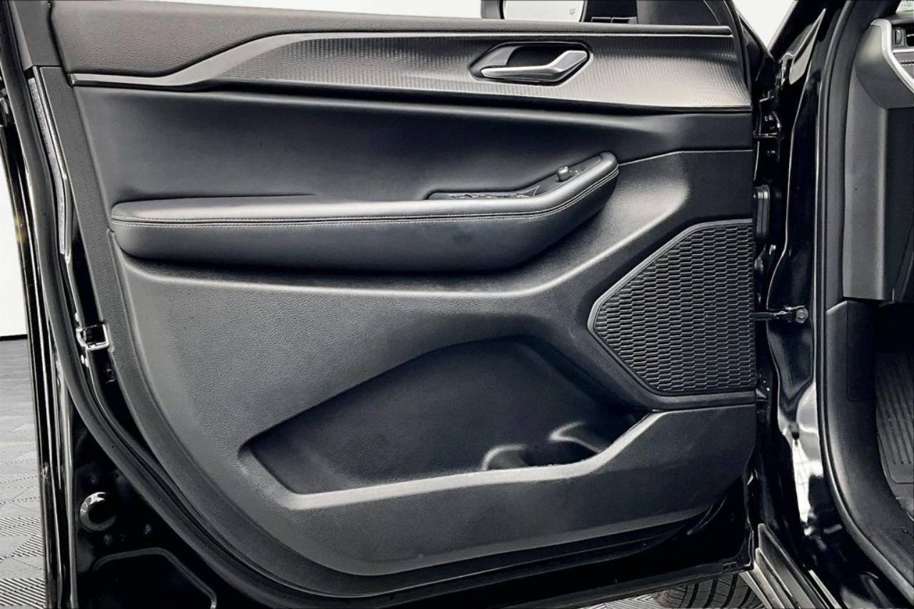2025 Jeep Grand Cherokee Laredo - Photo 23