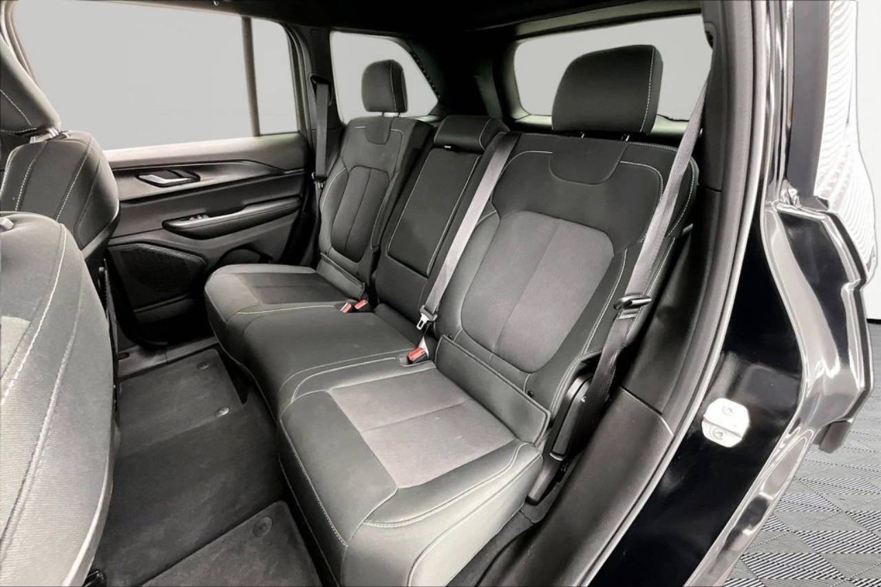 2025 Jeep Grand Cherokee Laredo - Photo 26