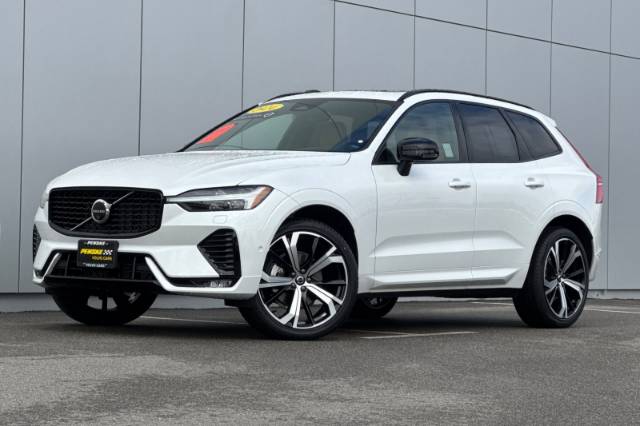2024 Volvo XC60 B5 Ultimate Dark Theme
