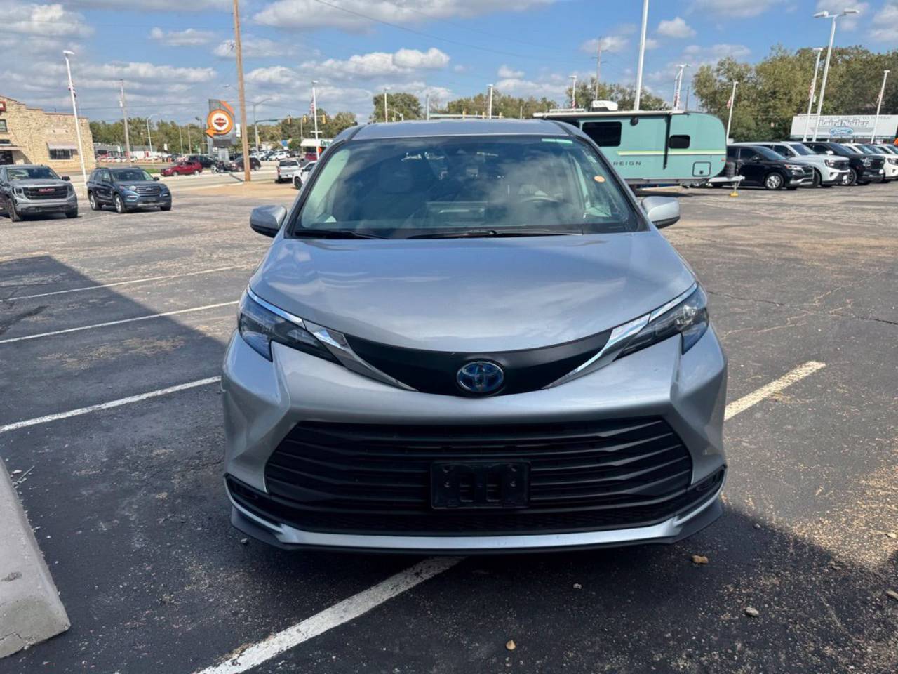 Certified 2025 Toyota Sienna LE with VIN 5TDKRKEC6SS258357 for sale in Kansas City