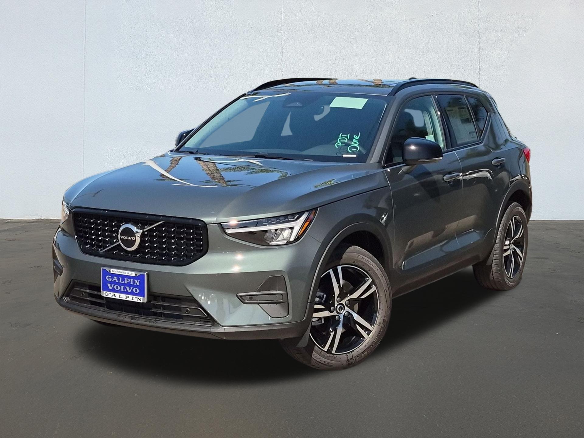 New 2026 Volvo XC40 B5 Core Dark