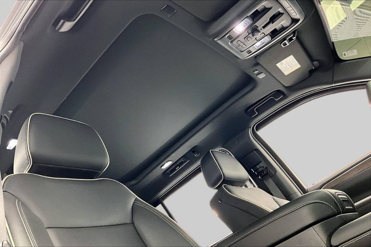 2024 Chevrolet Suburban Premier - Photo 22