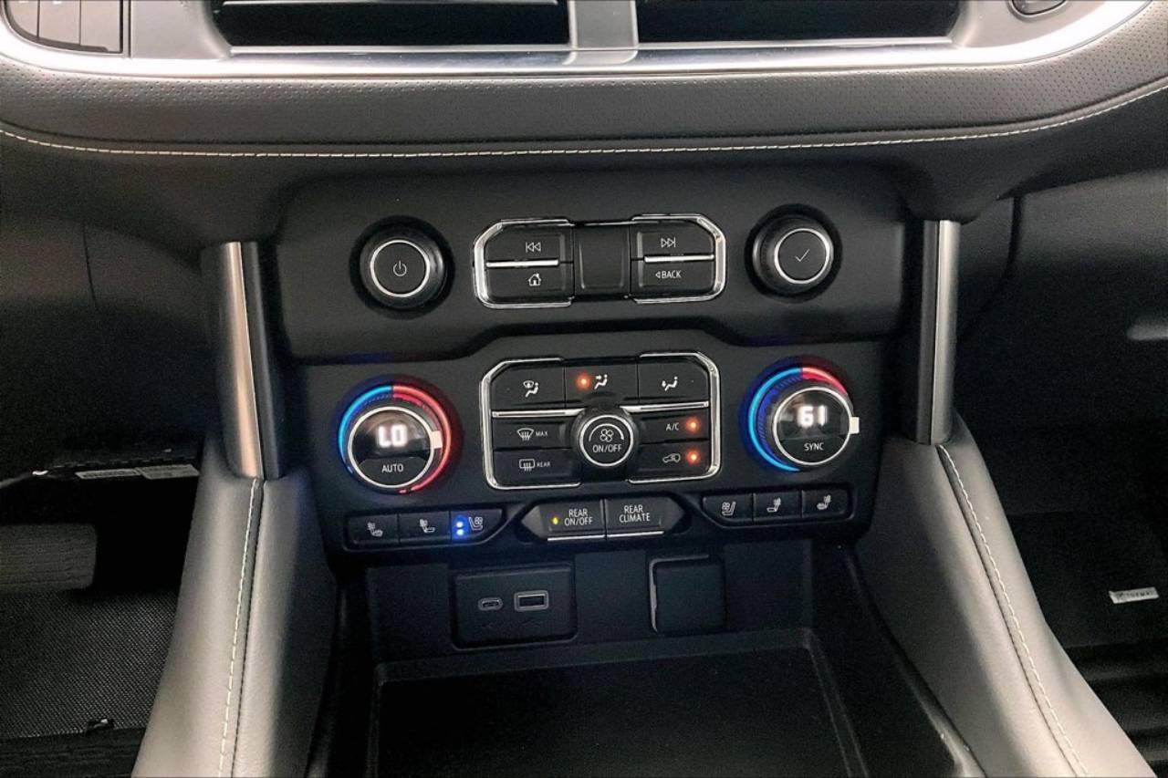 2024 Chevrolet Suburban Premier - Photo 32