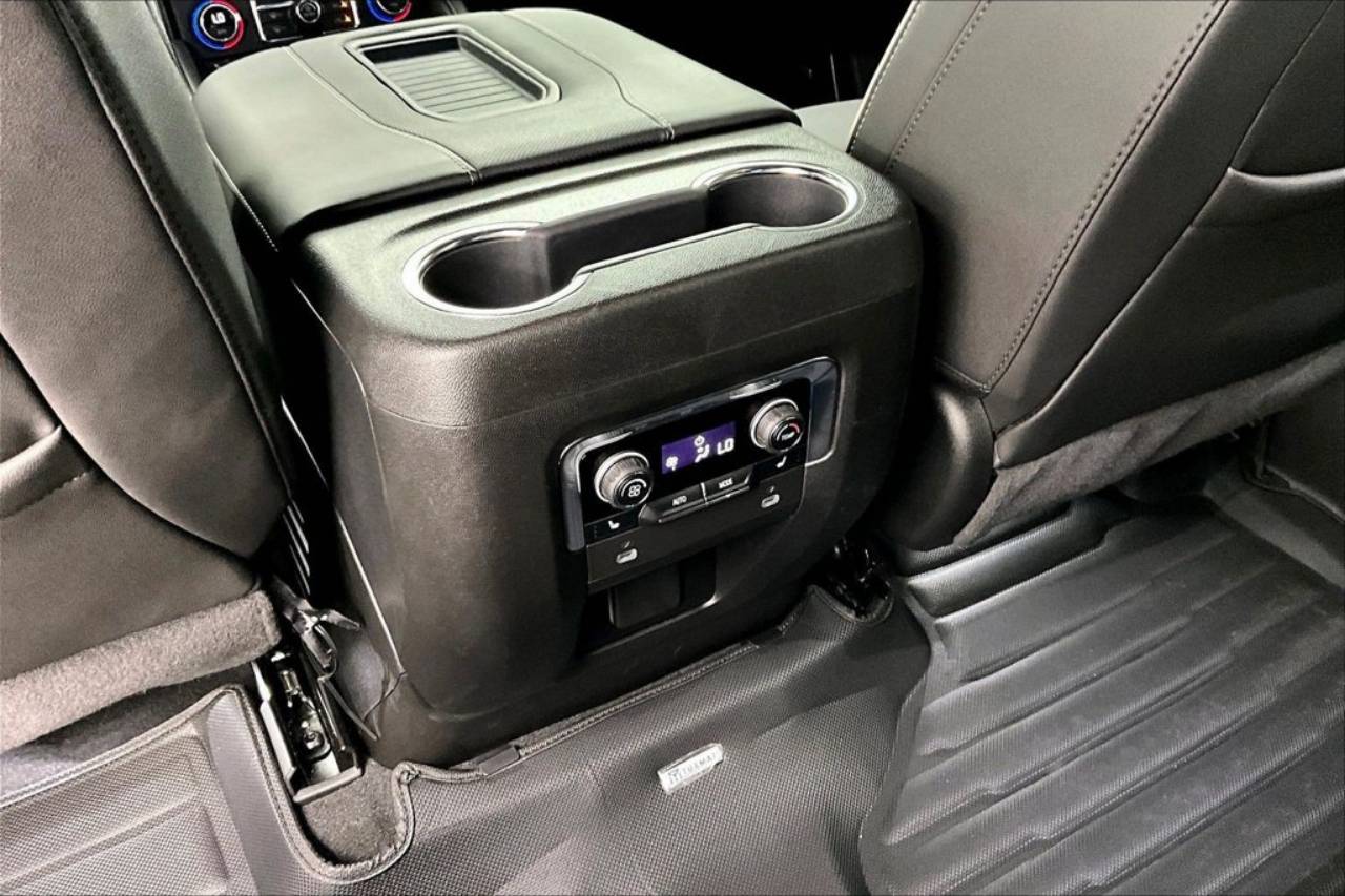 2024 Chevrolet Suburban Premier - Photo 34
