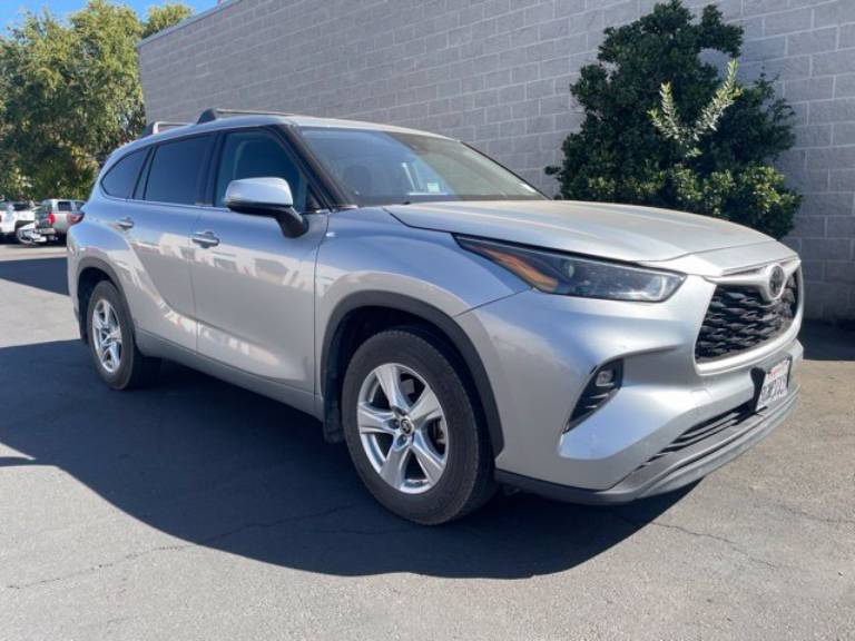 2022 Toyota Highlander LE