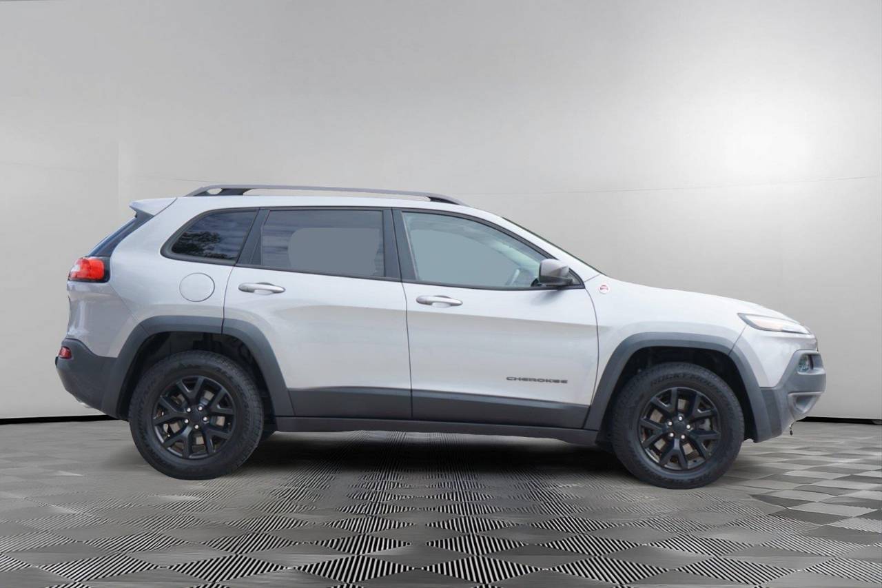 Used 2015 Jeep Cherokee Trailhawk, photo 4