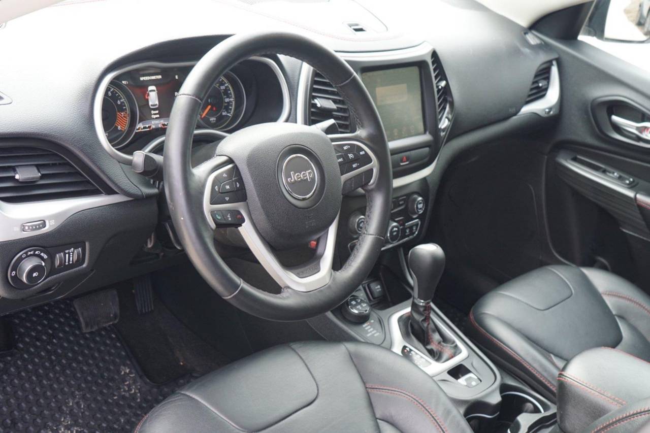 Used 2015 Jeep Cherokee Trailhawk, photo 8