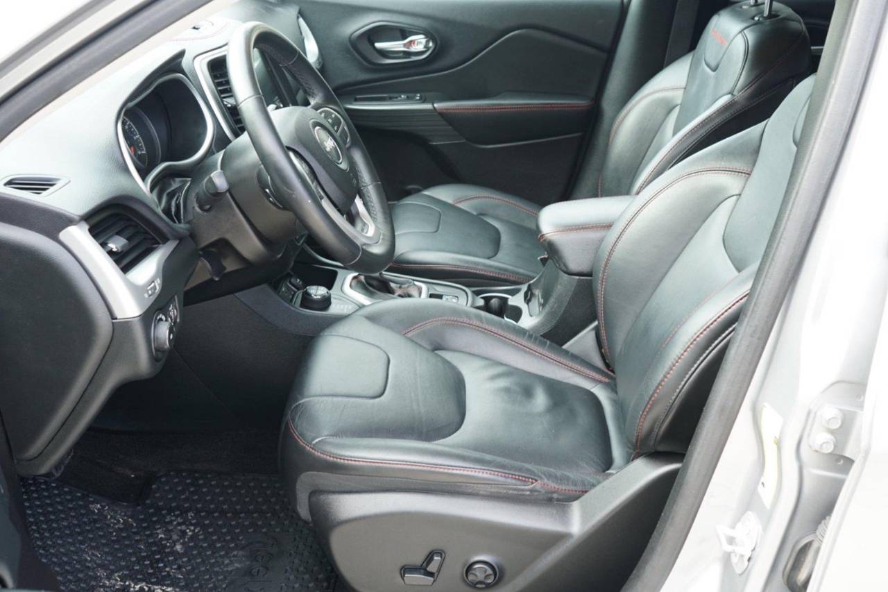 Used 2015 Jeep Cherokee Trailhawk, photo 9