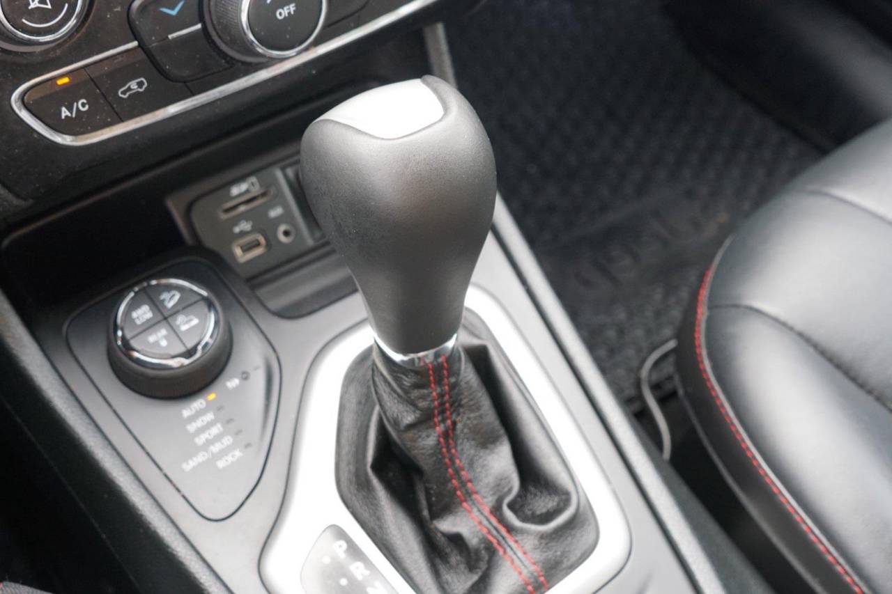 Used 2015 Jeep Cherokee Trailhawk, photo 13