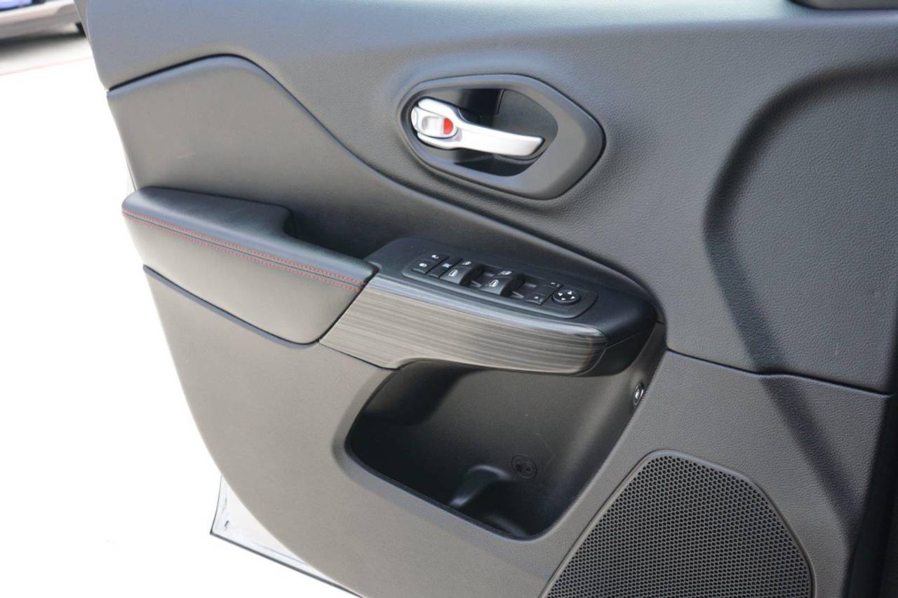 Used 2015 Jeep Cherokee Trailhawk, photo 17