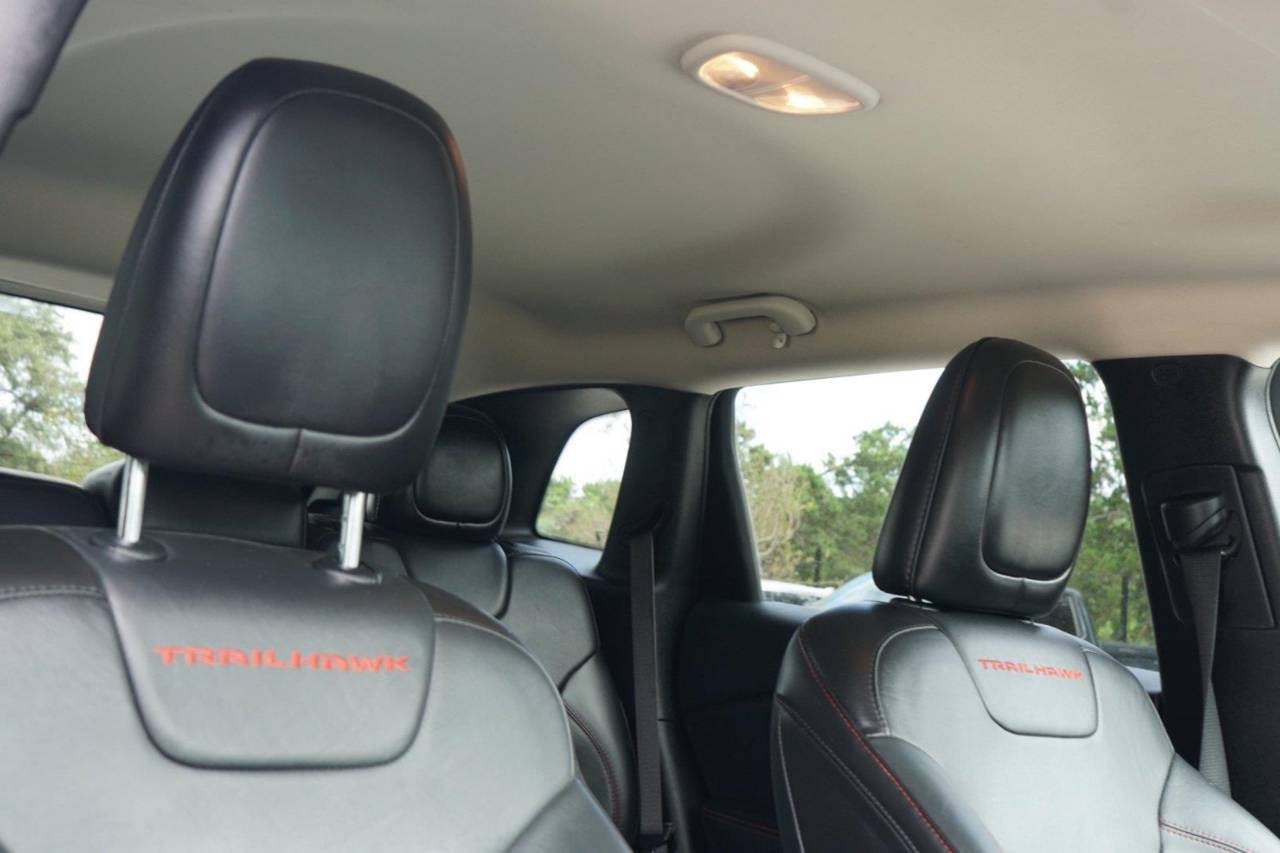 Used 2015 Jeep Cherokee Trailhawk, photo 28