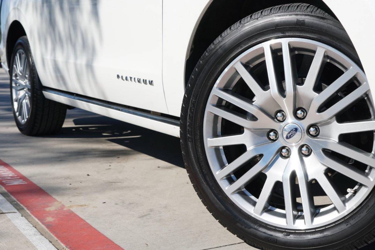 Certified Used 2024 Ford Expedition Platinum, photo 2