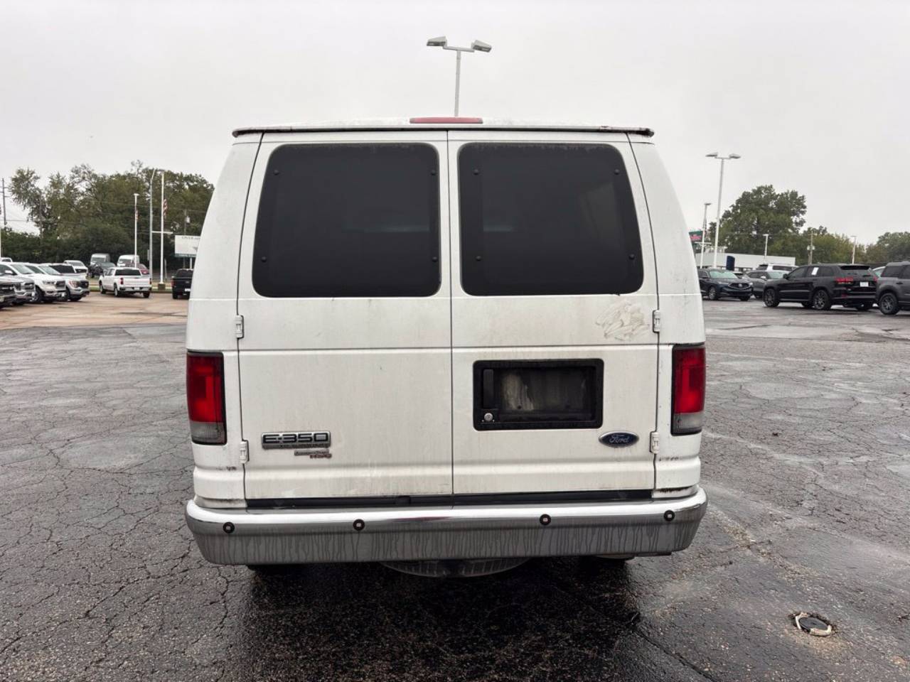 2008 Ford E-Series Econoline Wagon XLT - Photo 6