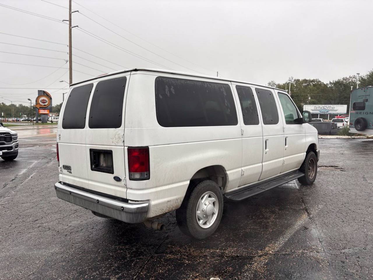 2008 Ford E-Series Econoline Wagon XLT - Photo 7