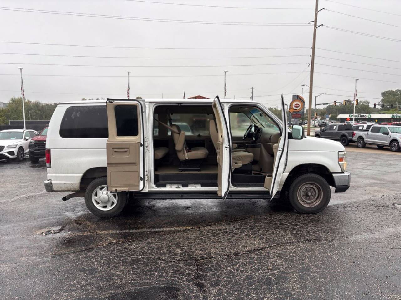 2008 Ford E-Series Econoline Wagon XLT - Photo 8