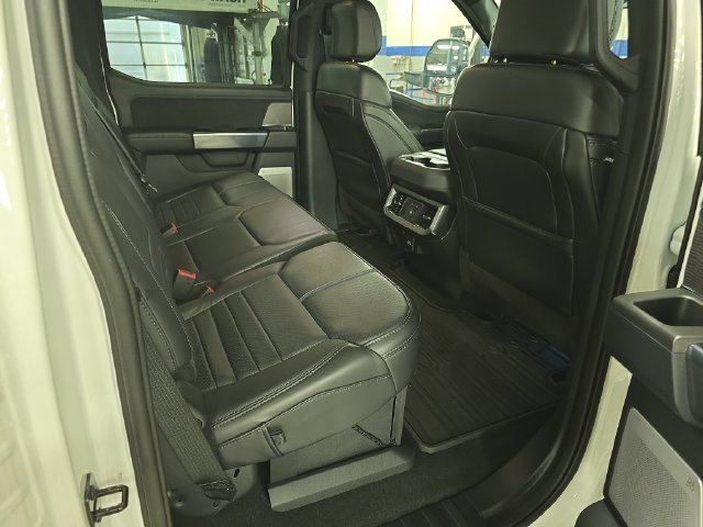 2025 Ford F-250 Super Duty Platinum - Photo 13