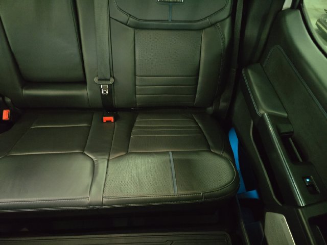 2025 Ford F-250 Super Duty Platinum - Photo 17