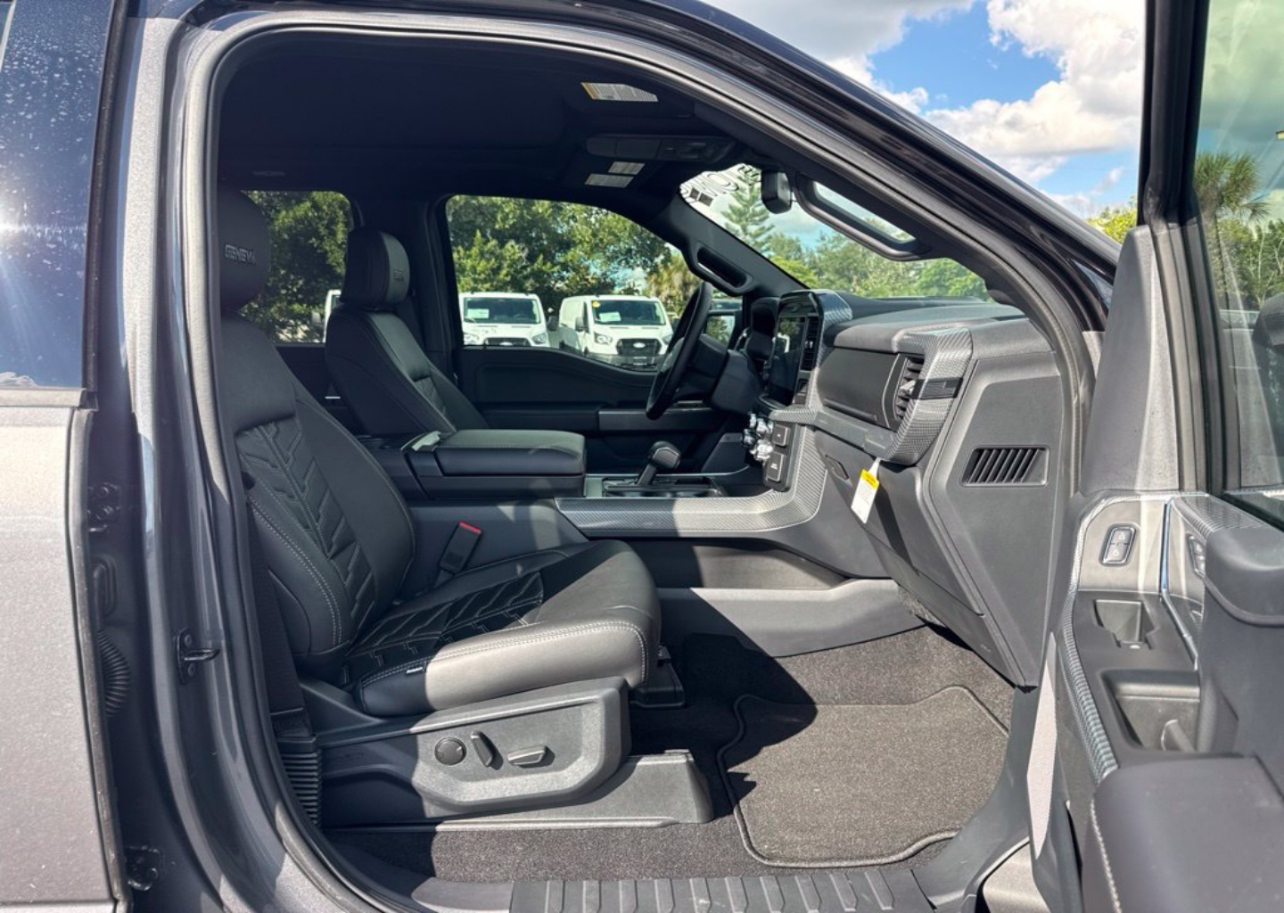 2026 Ford F-150 XLT - Photo 11