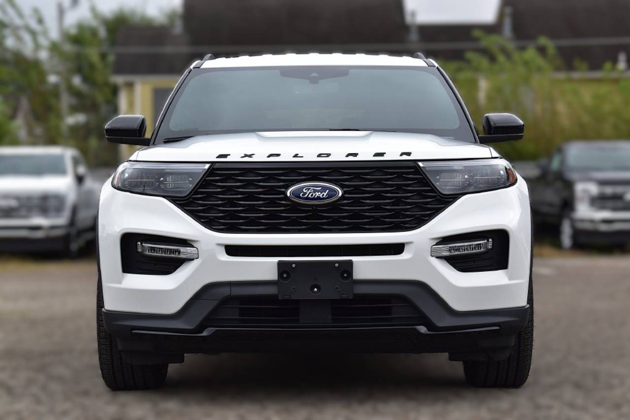 Used 2023 Ford Explorer ST-LINE with VIN 1FMSK8KH8PGB10733 for sale in Kansas City